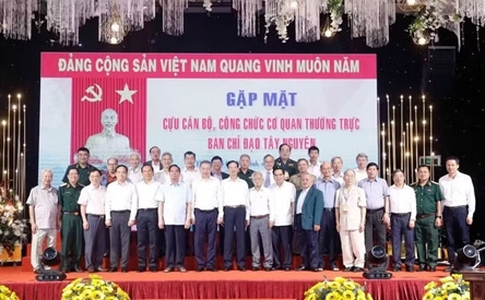 Top leader meets former officials of Central Highlands Steering Committee